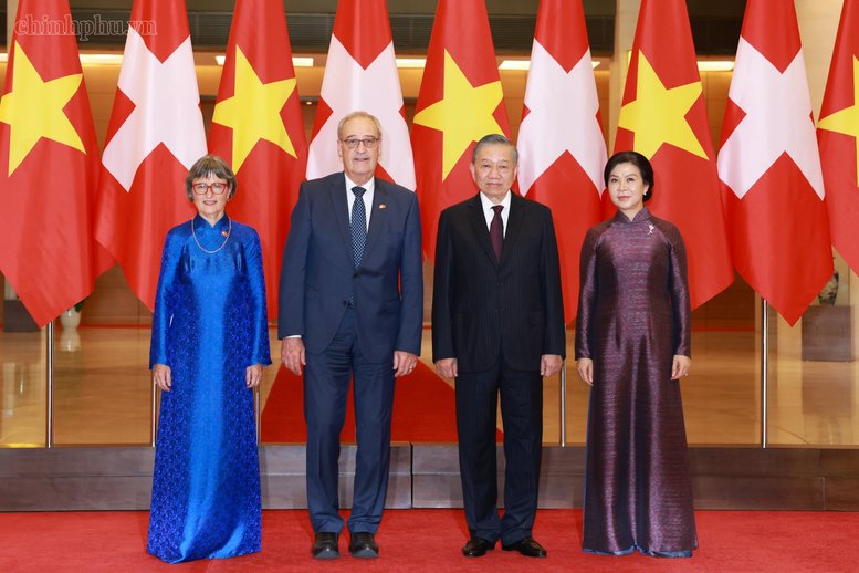 Tổng Bí thư, Chủ tịch nước Tô Lâm và Phu nhân; Tổng thống Liên bang Thụy Sĩ Guy Parmelin và Phu nhân tại Lễ đón - Ảnh: chinhphu.vn/Nhật Bắc Tổng Bí thư, Chủ tịch nước Tô Lâm và Phu nhân; Tổng thống Liên bang Thụy Sĩ Guy Parmelin và Phu nhân tại Lễ đón - Ảnh: chinhphu.vn/Nhật Bắc