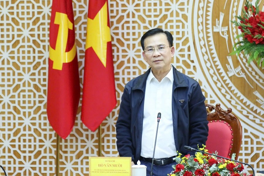 Ủy viên Ban Chấp hành Trung ương Đảng, Phó Bí thư Tỉnh ủy, Chủ tịch UBND tỉnh Lâm Đồng Hồ Văn Mười biểu dương Sở Công Thương trong quá trình thực hiện các chỉ tiêu, trong đó, có chỉ số công nghiệp, dịch vụ. Ủy viên Ban Chấp hành Trung ương Đảng, Phó Bí thư Tỉnh ủy, Chủ tịch UBND tỉnh Lâm Đồng Hồ Văn Mười biểu dương Sở Công Thương trong quá trình thực hiện các chỉ tiêu, trong đó, có chỉ số công nghiệp, dịch vụ.