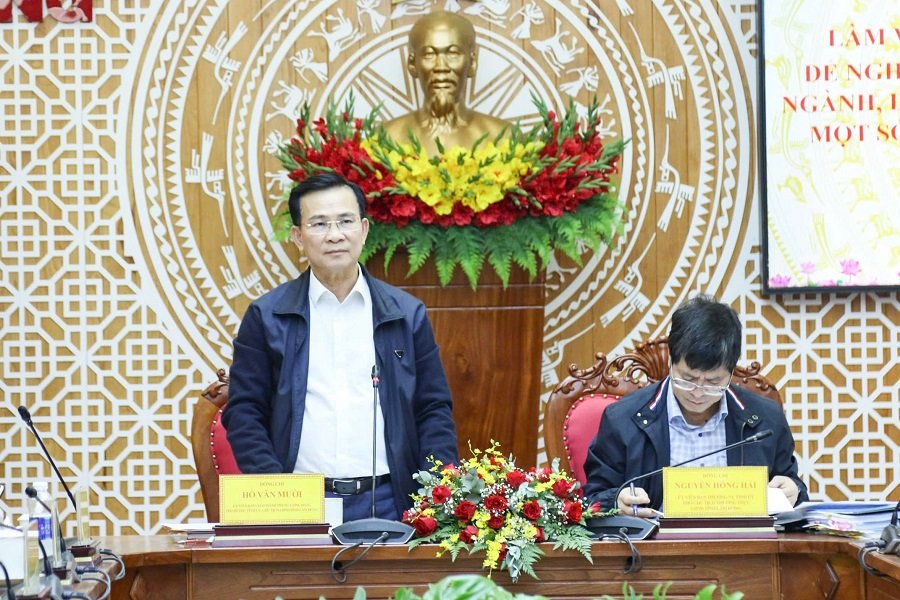 Ủy viên Ban Chấp hành Trung ương Đảng, Phó Bí thư Tỉnh ủy, Chủ tịch UBND tỉnh Lâm Đồng Hồ Văn Mười yêu cầu Sở Công Thương tập trung tháo gỡ vướng mắc các dự án năng lượng. Ủy viên Ban Chấp hành Trung ương Đảng, Phó Bí thư Tỉnh ủy, Chủ tịch UBND tỉnh Lâm Đồng Hồ Văn Mười yêu cầu Sở Công Thương tập trung tháo gỡ vướng mắc các dự án năng lượng.