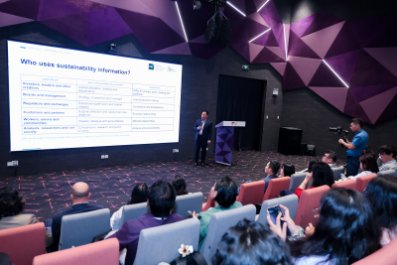 &Ocirc;ng Vũ Ch&iacute; Dũng, Trưởng Ban Ph&aacute;p chế - Đối ngoại, Ủy ban Chứng kho&aacute;n Nh&agrave; nước, tr&igrave;nh b&agrave;y về lộ tr&igrave;nh tiến tới bắt buộc c&ocirc;ng bố th&ocirc;ng tin ESG. Ảnh: BUV