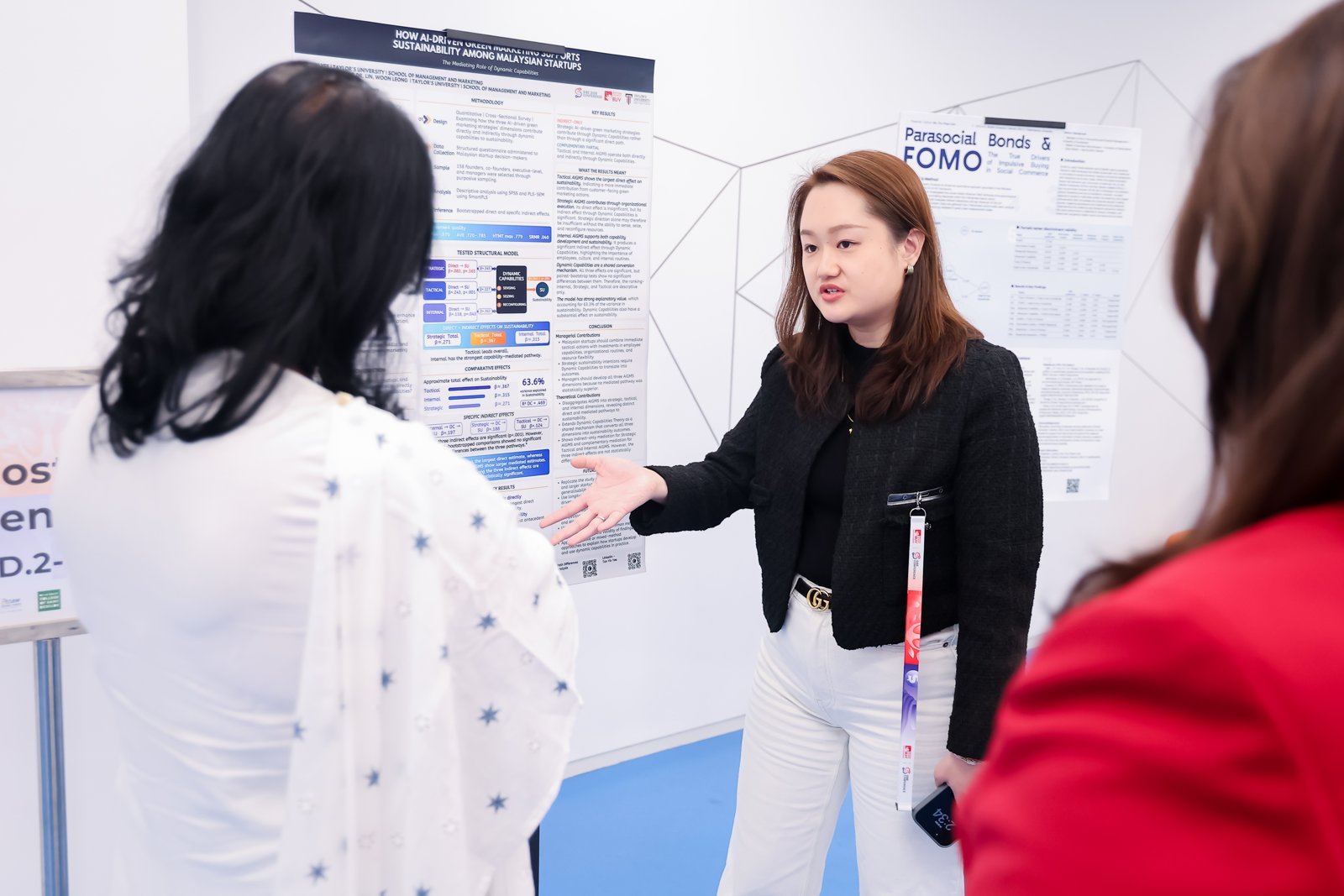 T&aacute;c giả Tan Yin Yee (Đại học Taylor&rsquo;s, Malaysia) giới thiệu nghi&ecirc;n cứu về ứng dụng AI trong tiếp thị xanh ở c&aacute;c startup c&ocirc;ng nghệ tại phi&ecirc;n tr&igrave;nh b&agrave;y poster. Ảnh: BUV