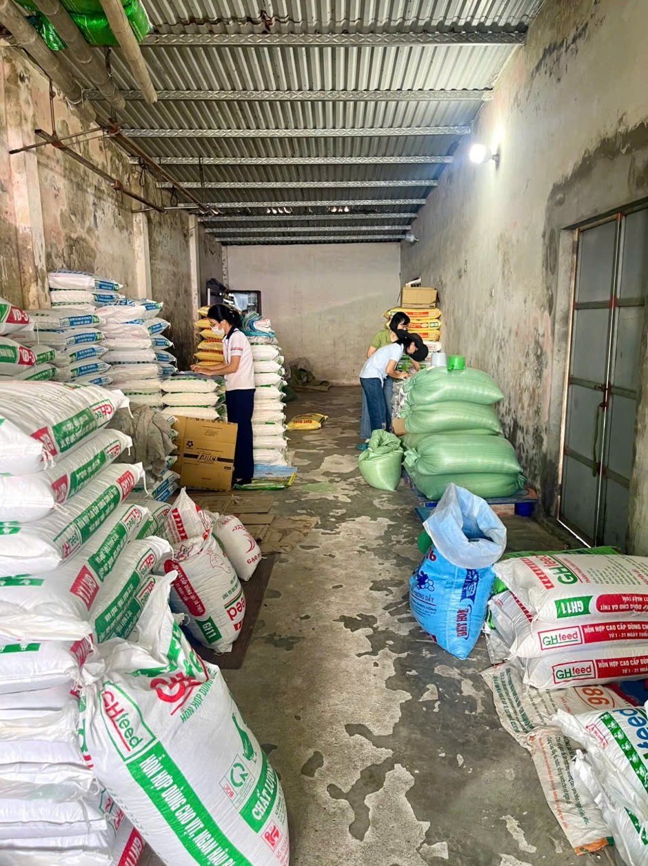 Hoạt động lấy mẫu kiểm tra chất lượng thức ăn chăn nuôi tại xã Quyết Thắng. Hoạt động lấy mẫu kiểm tra chất lượng thức ăn chăn nuôi tại xã Quyết Thắng.