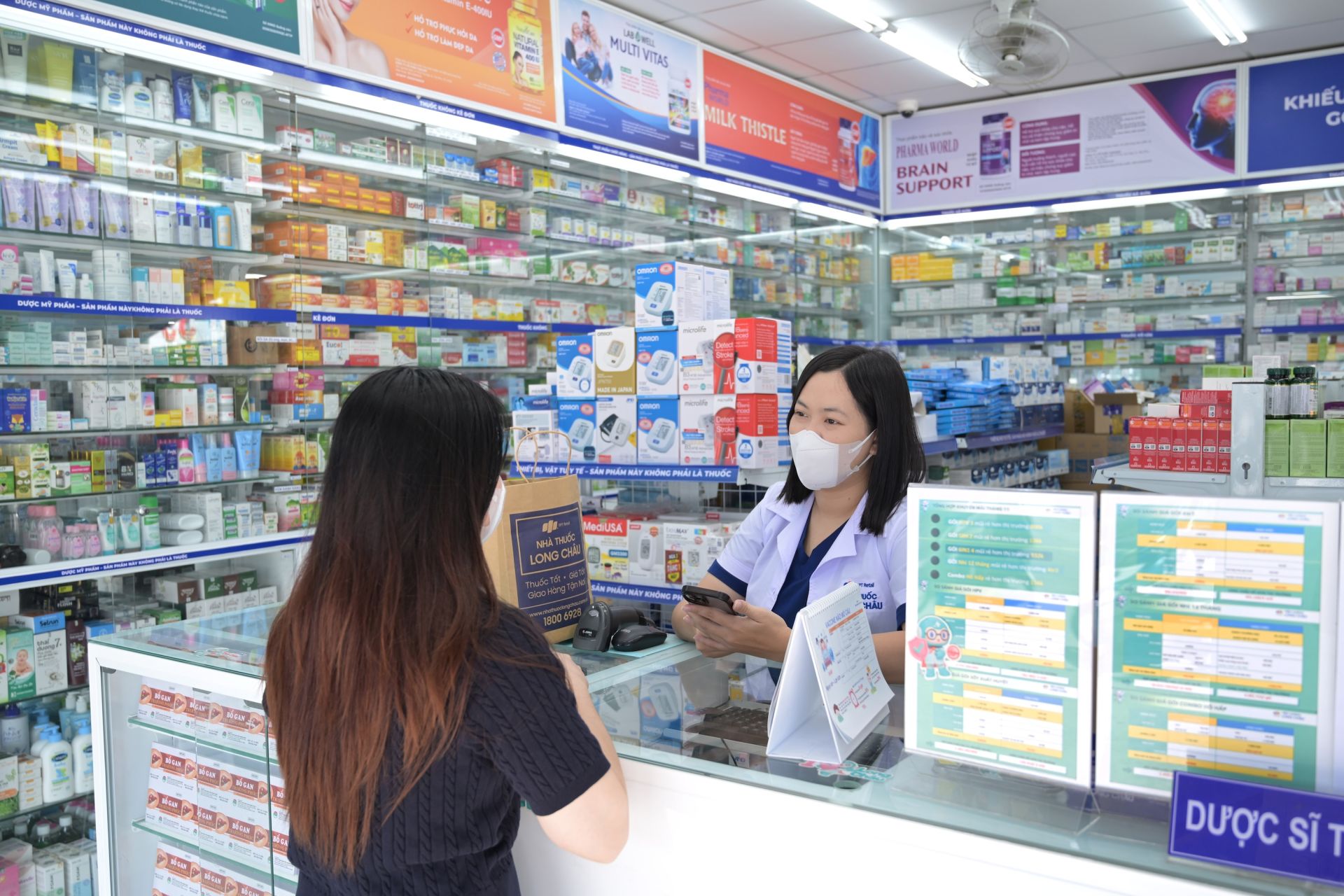 Long Châu hiện đang phục vụ hơn 36 triệu khách hàng, tương đương hon ⅓ dân số Việt Nam. Long Châu hiện đang phục vụ hơn 36 triệu khách hàng, tương đương hon ⅓ dân số Việt Nam.