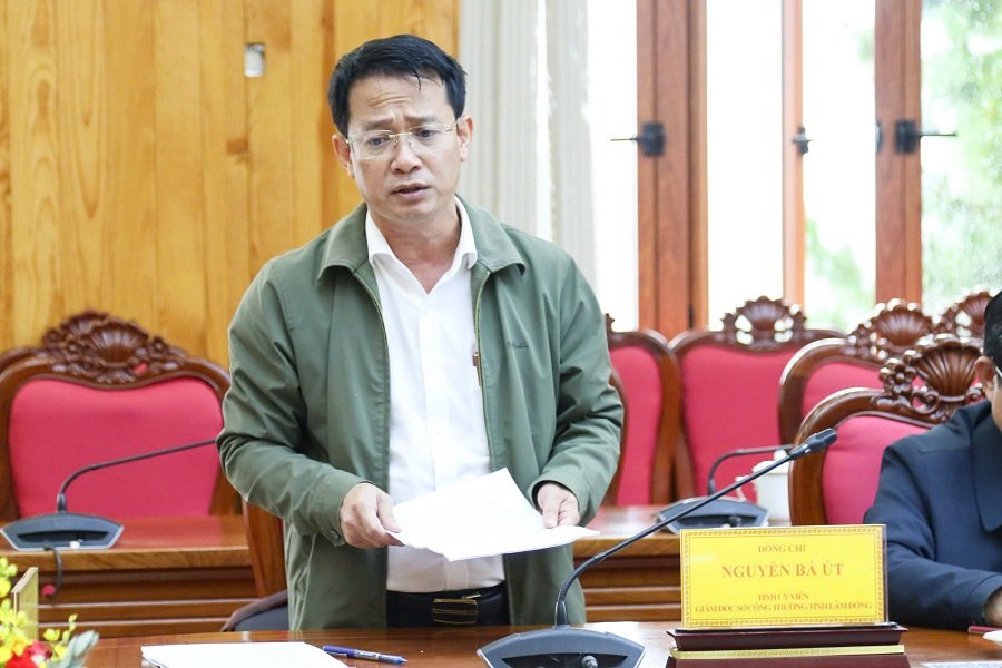TUV, Giám đốc Sở Công Thương Nguyễn Bá Út báo cáo tình hình hoạt động 9 tháng năm 2026, triển khai một số nhiệm vụ trọng tâm các tháng cuối năm của ngành Công Thương. TUV, Giám đốc Sở Công Thương Nguyễn Bá Út báo cáo tình hình hoạt động 9 tháng năm 2026, triển khai một số nhiệm vụ trọng tâm các tháng cuối năm của ngành Công Thương.