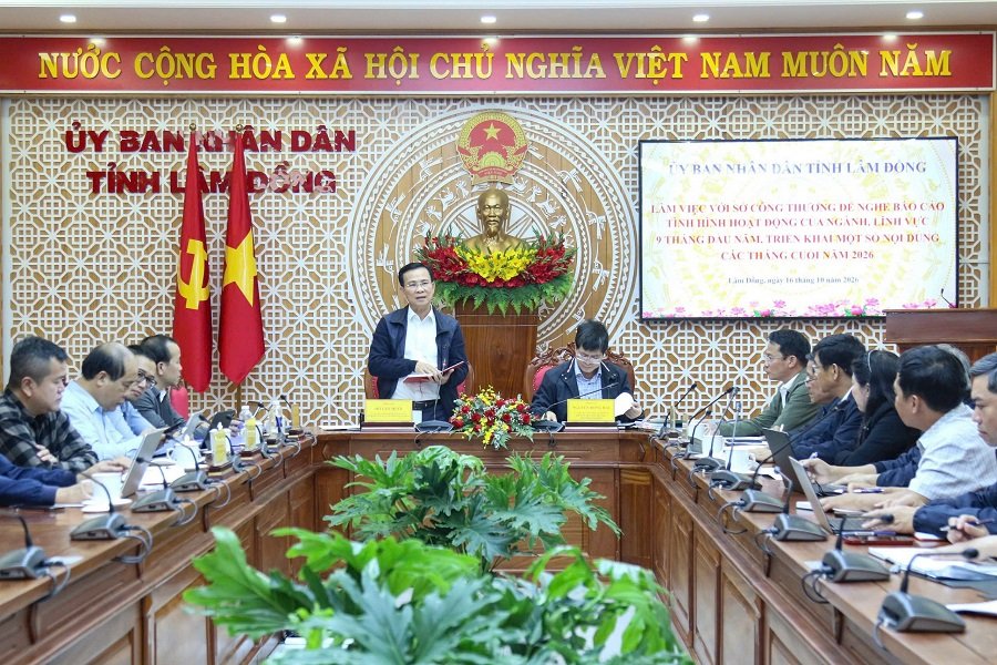 Quang cảnh buổi làm việc của lãnh đạo tỉnh Lâm Đồng với Sở Công Thương nghe báo cáo tình hình hoạt động 9 tháng năm 2026, triển khai một số nhiệm vụ trọng tâm các tháng cuối năm. (Ảnh: Cổng TT Lâm Đồng) Quang cảnh buổi làm việc của lãnh đạo tỉnh Lâm Đồng với Sở Công Thương nghe báo cáo tình hình hoạt động 9 tháng năm 2026, triển khai một số nhiệm vụ trọng tâm các tháng cuối năm. (Ảnh: Cổng TT Lâm Đồng)