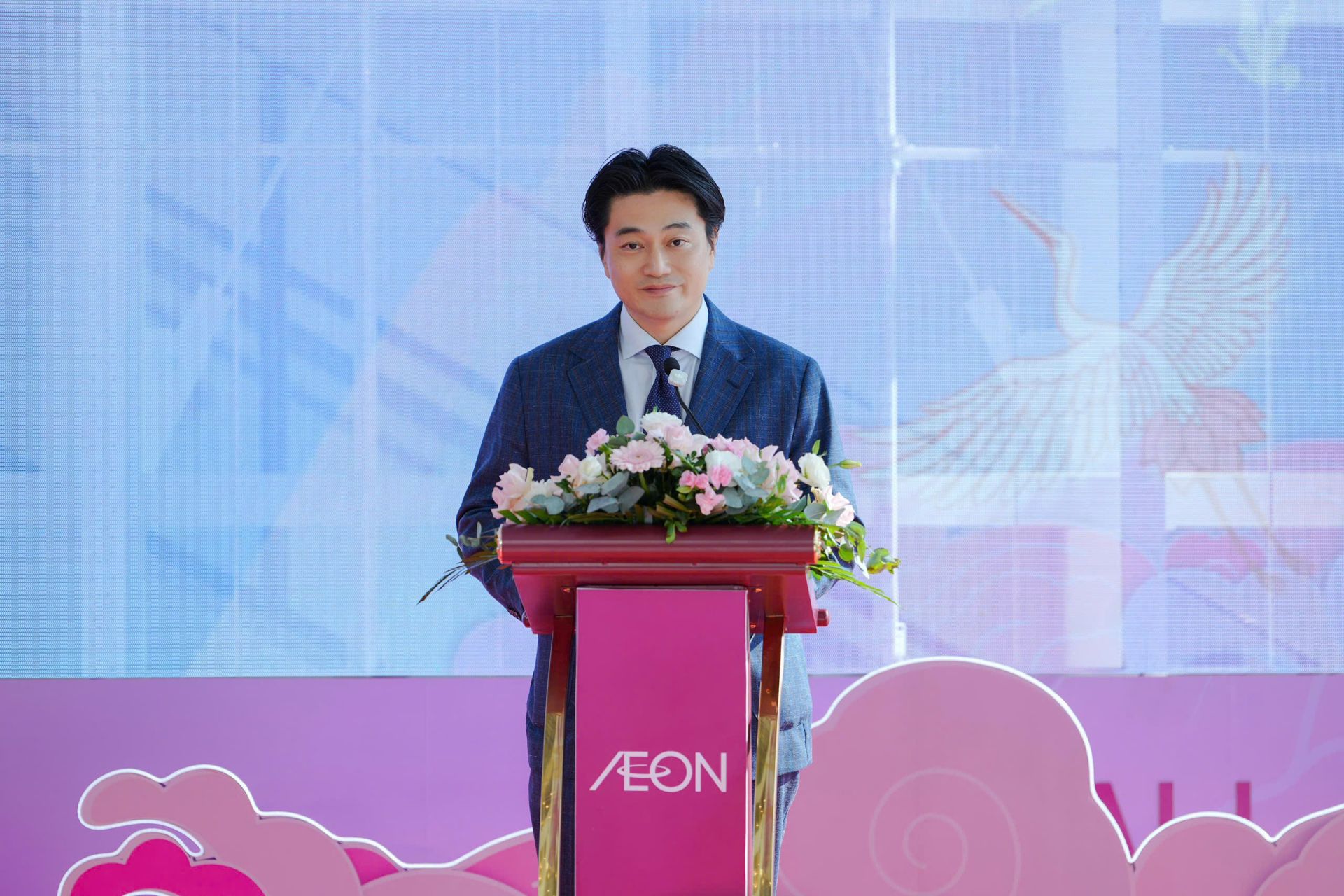Ông Tezuka Daisuke, Thành viên Ban Điều hành Tập đoàn AEON, Trưởng đại diện Tập đoàn AEON tại Việt Nam kiêm Tổng Giám đốc AEON Việt Nam chia sẻ tại buổi lễ Ông Tezuka Daisuke, Thành viên Ban Điều hành Tập đoàn AEON, Trưởng đại diện Tập đoàn AEON tại Việt Nam kiêm Tổng Giám đốc AEON Việt Nam chia sẻ tại buổi lễ