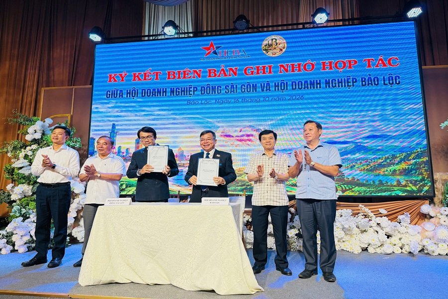 Đại diện Hội Doanh nghiệp Bảo Lộc và Hội Doanh nghiệp Đông Sài Gòn thực hiện nghi thức ký kết biên bản ghi nhớ hợp tác chiến lược, mở ra chương mới cho giao thương liên vùng. Đại diện Hội Doanh nghiệp Bảo Lộc và Hội Doanh nghiệp Đông Sài Gòn thực hiện nghi thức ký kết biên bản ghi nhớ hợp tác chiến lược, mở ra chương mới cho giao thương liên vùng.
