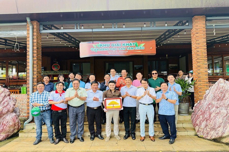 Đoàn doanh nghiệp hai địa phương tham quan, khảo sát thực địa tại các cơ sở sản xuất và dự án tiêu Đoàn doanh nghiệp hai địa phương tham quan, khảo sát thực địa tại các cơ sở sản xuất và dự án tiêu