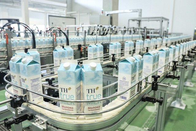 Nhờ quy tr&igrave;nh b&agrave;i bản v&agrave; c&ocirc;ng nghệ hiện đại h&agrave;ng đầu thế giới, TH true MILK đảm bảo từng giọt sữa tươi sạch lu&ocirc;n giữ trọn dưỡng chất, hương vị tự nhi&ecirc;n v&agrave; đạt ti&ecirc;u chuẩn quốc tế.