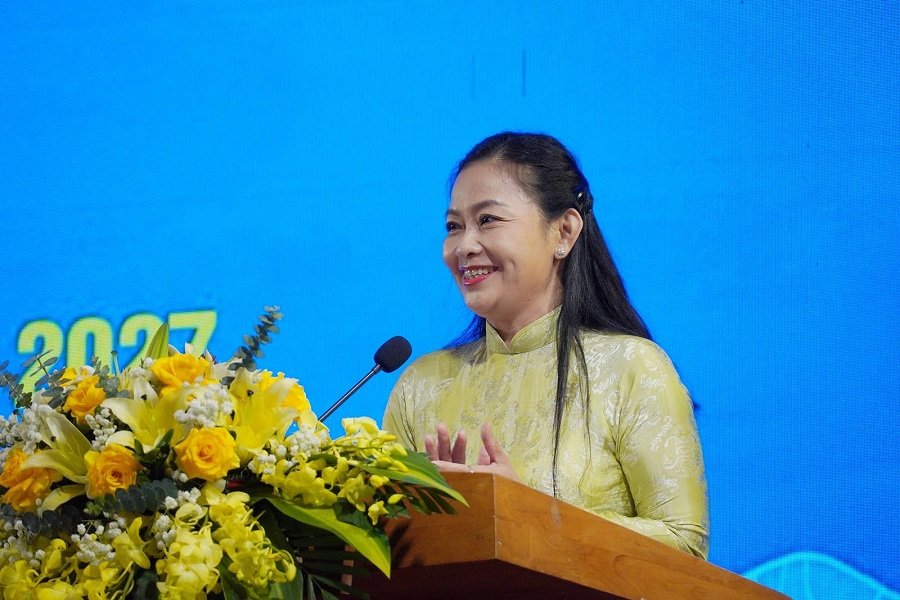 Phó Chủ tịch Hội Liên hiệp Phụ nữ tỉnh Quảng Trị Nguyễn Thị Hồng Hà phát biểu khai mạc diễn đàn Phó Chủ tịch Hội Liên hiệp Phụ nữ tỉnh Quảng Trị Nguyễn Thị Hồng Hà phát biểu khai mạc diễn đàn