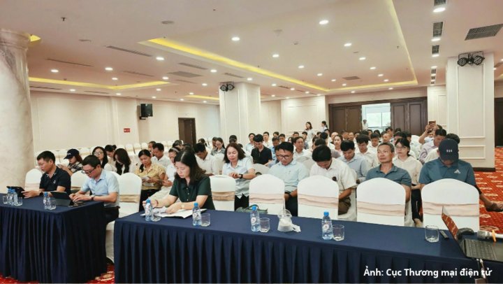 Hội nghị trang bị kiến thức, kỹ năng thương mại điện tử cho các cơ sở kinh doanh tại Hưng Yên. Hội nghị trang bị kiến thức, kỹ năng thương mại điện tử cho các cơ sở kinh doanh tại Hưng Yên.