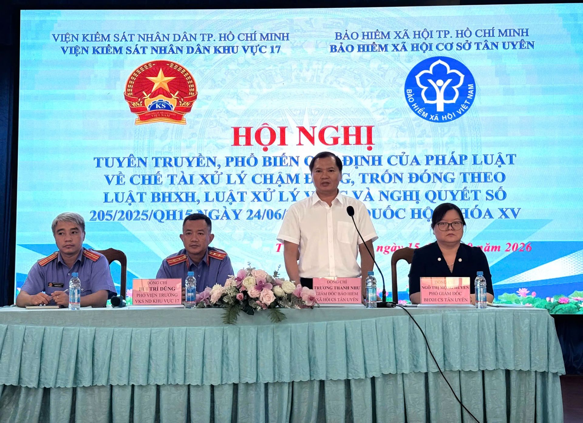 Toàn cảnh hội nghị làm việc với 150 đơn vị chậm đóng, trốn đóng BHXH, BHYT, BHTN trên địa bàn. Toàn cảnh hội nghị làm việc với 150 đơn vị chậm đóng, trốn đóng BHXH, BHYT, BHTN trên địa bàn.