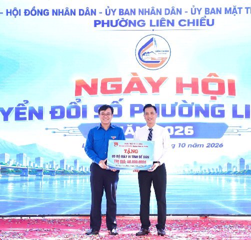 Thành đoàn Đà Nẵng trao tặng UBND phường Liên Chiểu 5 bộ máy vi tính phục vụ chuyển đổi số tại khu dân cư. Thành đoàn Đà Nẵng trao tặng UBND phường Liên Chiểu 5 bộ máy vi tính phục vụ chuyển đổi số tại khu dân cư.