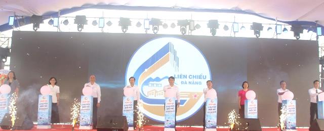 Các đại biểu tham dự Ngày hội kích hoạt ra mắt các mô hình chuyển đổi số trên địa bàn phường Liên Chiểu. Các đại biểu tham dự Ngày hội kích hoạt ra mắt các mô hình chuyển đổi số trên địa bàn phường Liên Chiểu.