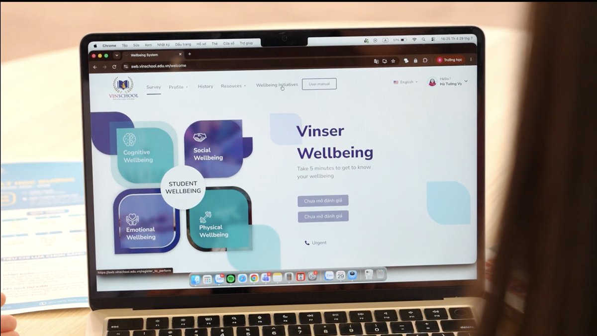 Ứng dụng SWB do Vinschool ph&aacute;t triển, được đưa v&agrave;o sử dụng từ năm học 2022&ndash;2023, nhằm phối hợp gi&aacute;m s&aacute;t, hướng dẫn v&agrave; hỗ trợ sức khỏe t&acirc;m l&yacute; học đường cho học sinh.