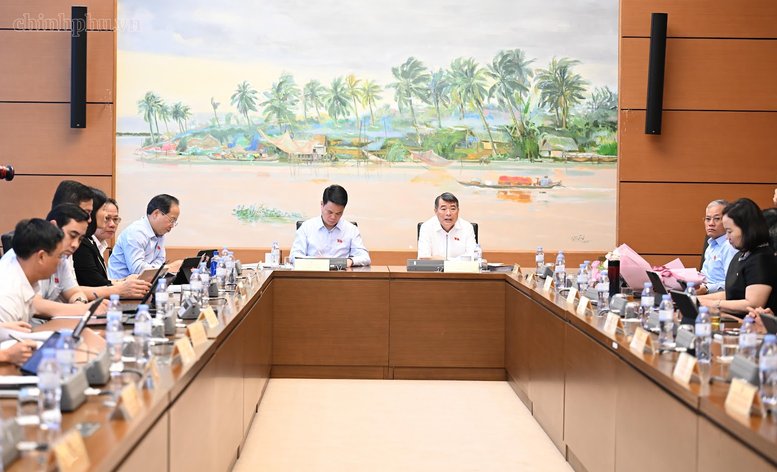 Thủ tướng Chính phủ Lê Minh Hưng thảo luận tại tổ đại biểu Quốc hội - Ảnh: chinhphu.vn/Nhật Bắc Thủ tướng Chính phủ Lê Minh Hưng thảo luận tại tổ đại biểu Quốc hội - Ảnh: chinhphu.vn/Nhật Bắc