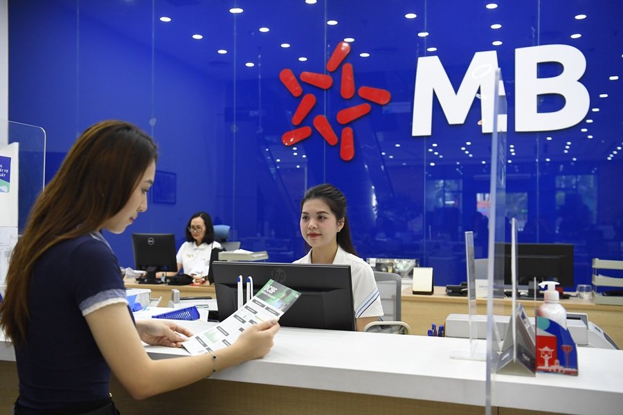 Việc giảm l&atilde;i suất cho vay tiếp tục khẳng định tr&aacute;ch nhiệm v&agrave; cam kết đồng h&agrave;nh của MB đối với nền kinh tế