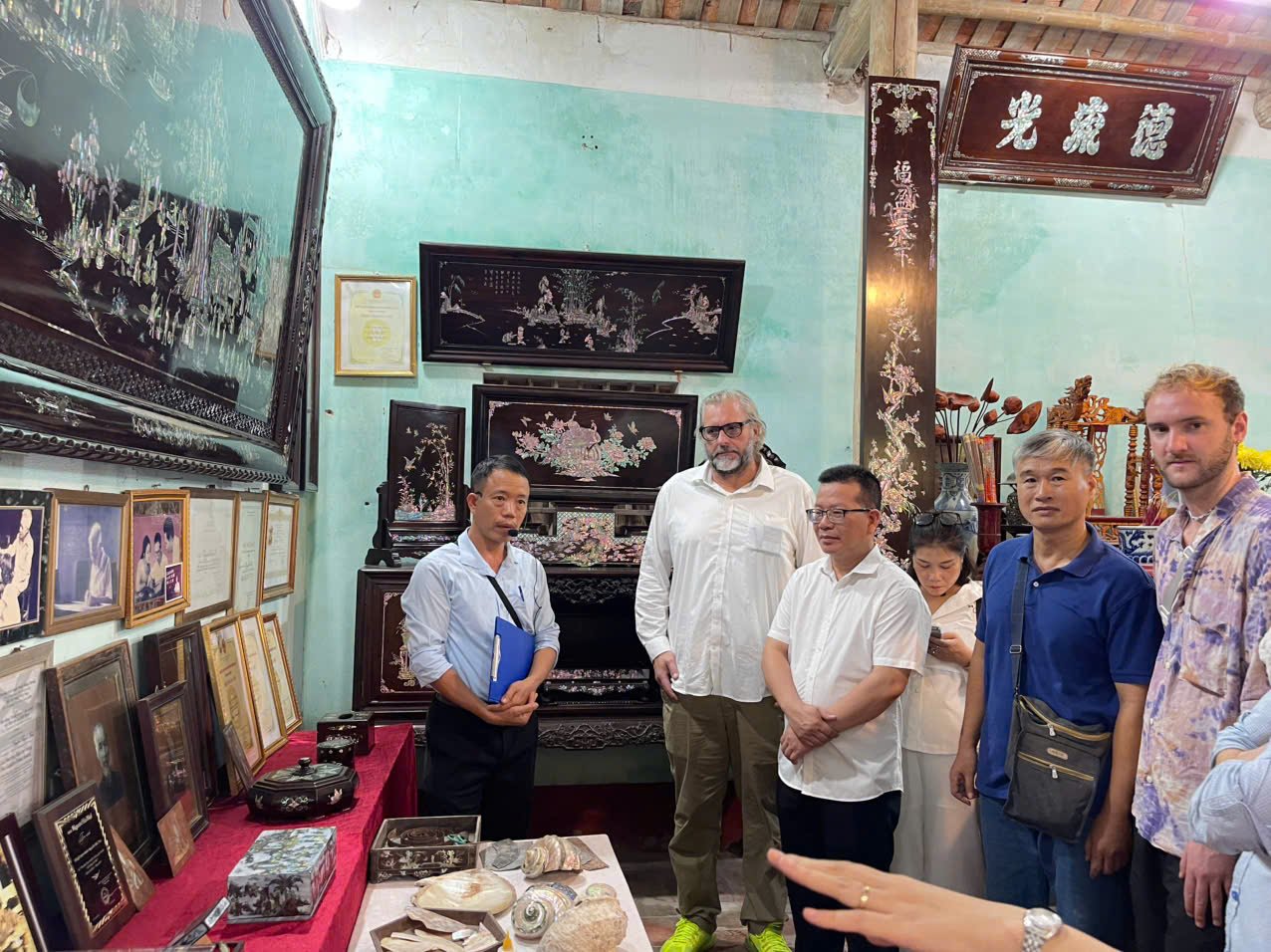 Ph&aacute;t huy gi&aacute; trị l&agrave;ng nghề truyền thống l&agrave; hướng đi gi&uacute;p Chuy&ecirc;n Mỹ đa dạng h&oacute;a sản phẩm du lịch v&agrave; th&uacute;c đẩy ph&aacute;t triển kinh tế địa phương. Ảnh VGP