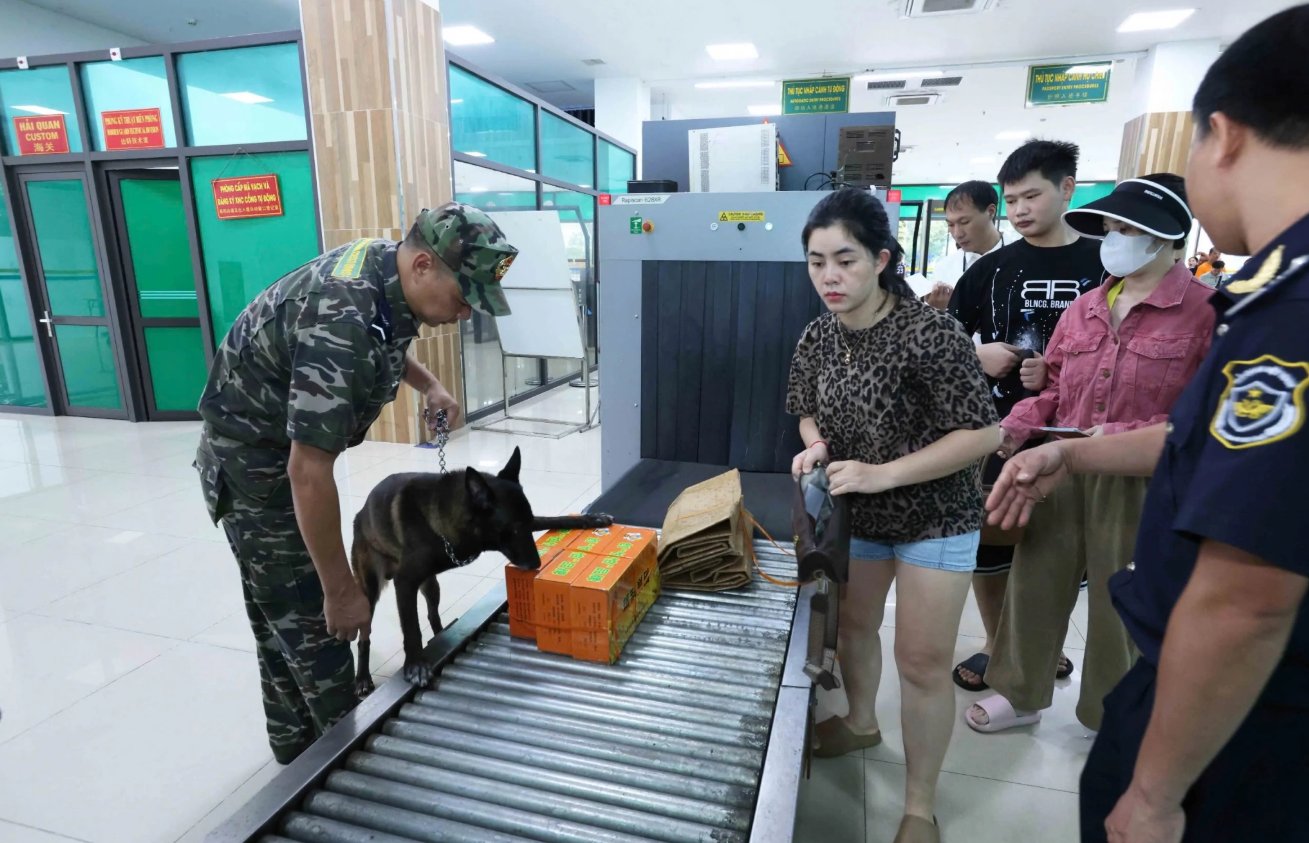 Hoạt động nghiệp vụ của công chức Chi cục Hải quan khu vực VII. Ảnh: kv07.customs.gov.vn Hoạt động nghiệp vụ của công chức Chi cục Hải quan khu vực VII. Ảnh: kv07.customs.gov.vn