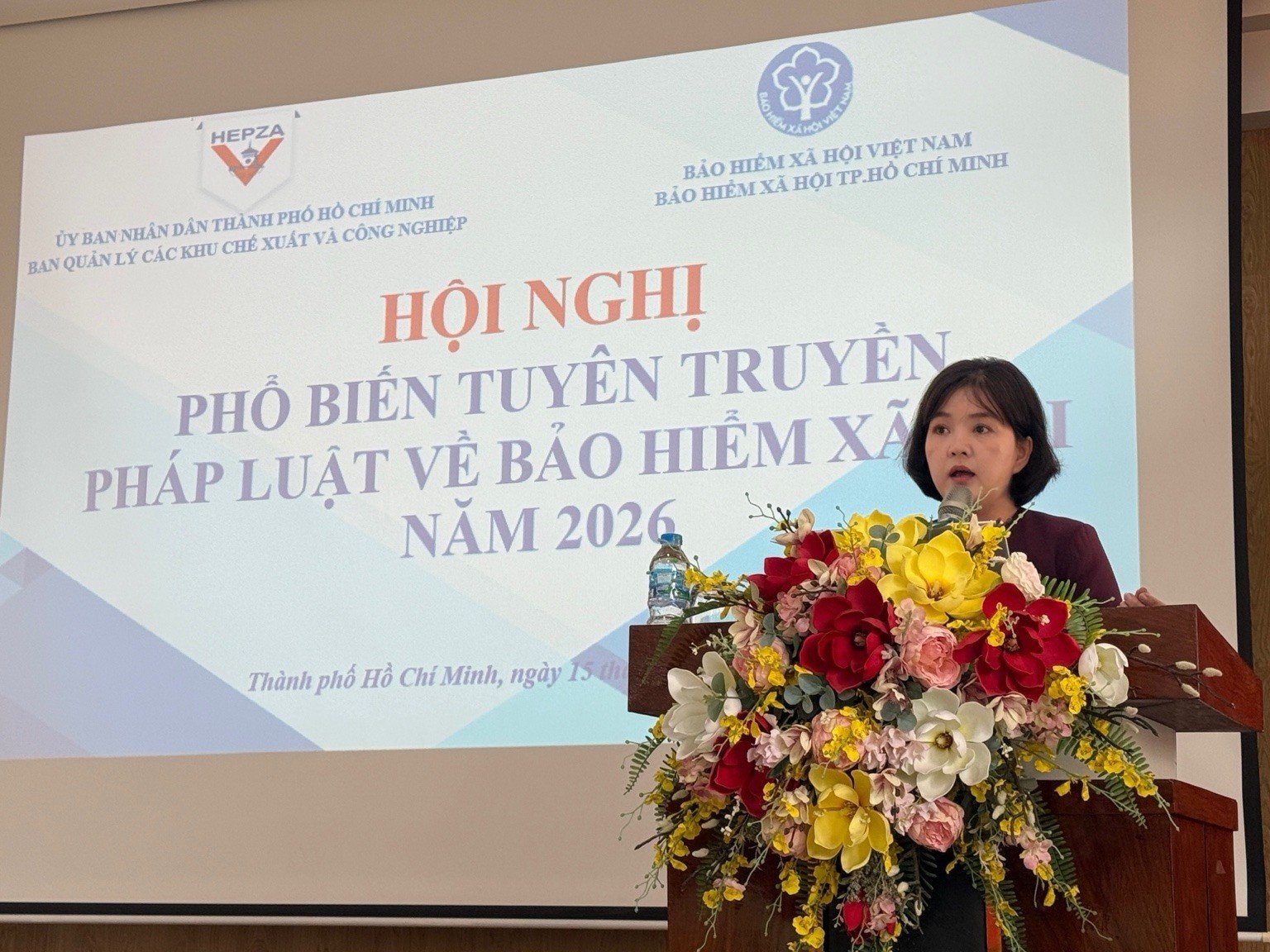 Bà Nguyễn Võ Minh Thư - Phó Trưởng ban Ban Quản lý các Khu chế xuất và công nghiệp Thành phố Hồ Chí Minh phát biểu khai mạc Hội nghị. Bà Nguyễn Võ Minh Thư - Phó Trưởng ban Ban Quản lý các Khu chế xuất và công nghiệp Thành phố Hồ Chí Minh phát biểu khai mạc Hội nghị.