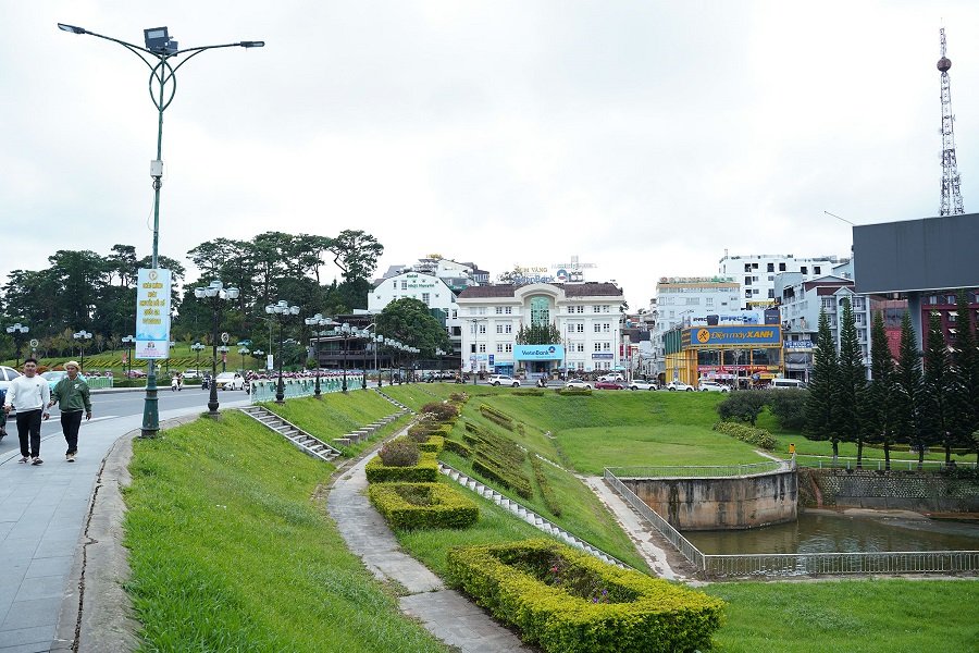 Hiện trạng của khu vực Công viên Ánh sáng tại phường Xuân Hương - Đà Lạt. Hiện trạng của khu vực Công viên Ánh sáng tại phường Xuân Hương - Đà Lạt.
