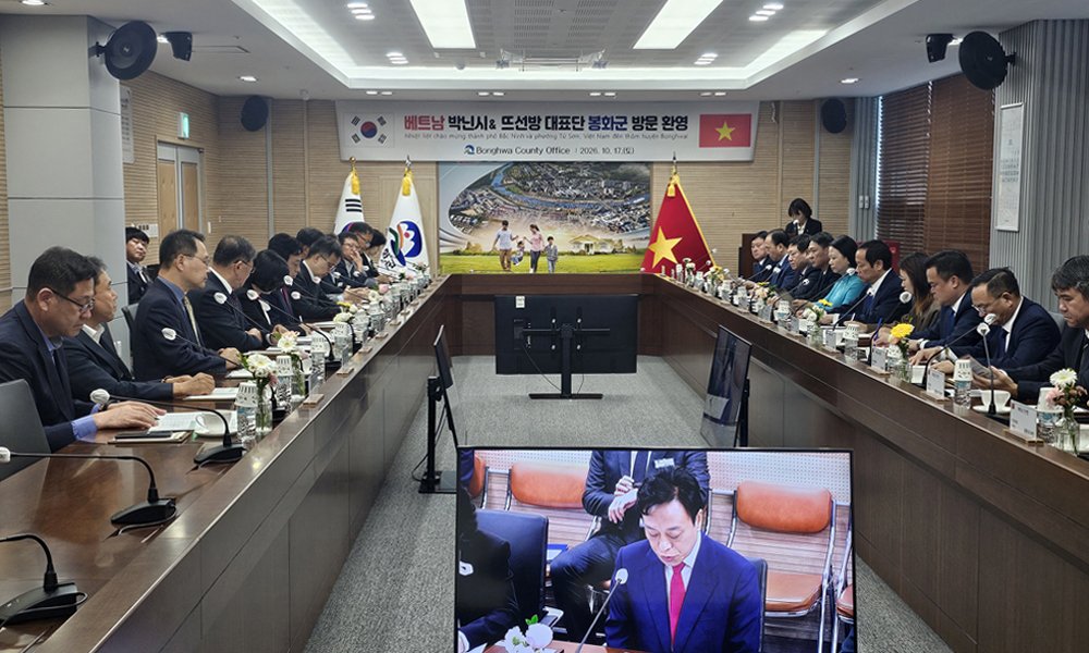 Đo&agrave;n đại biểu HĐND th&agrave;nh phố Bắc Ninh l&agrave;m việc với l&atilde;nh đạo huyện Bonghwa, tỉnh Gyeongsangbuk-do (H&agrave;n Quốc), trao đổi định hướng hợp t&aacute;c trong thời gian tới.