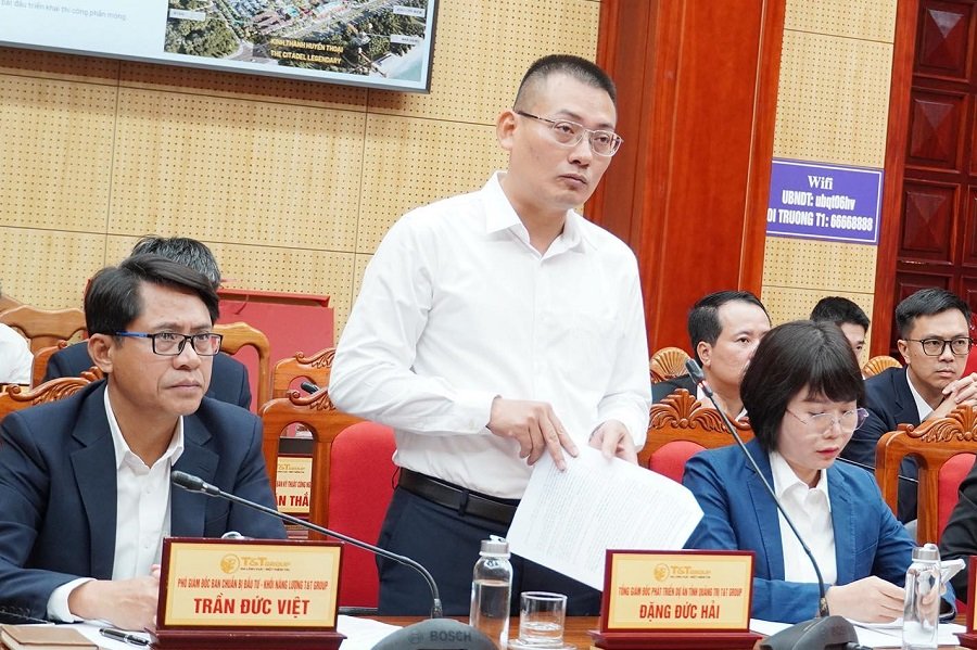 Đại diện Tập đo&agrave;n T&T đ&atilde; b&aacute;o c&aacute;o tại buổi l&agrave;m việc