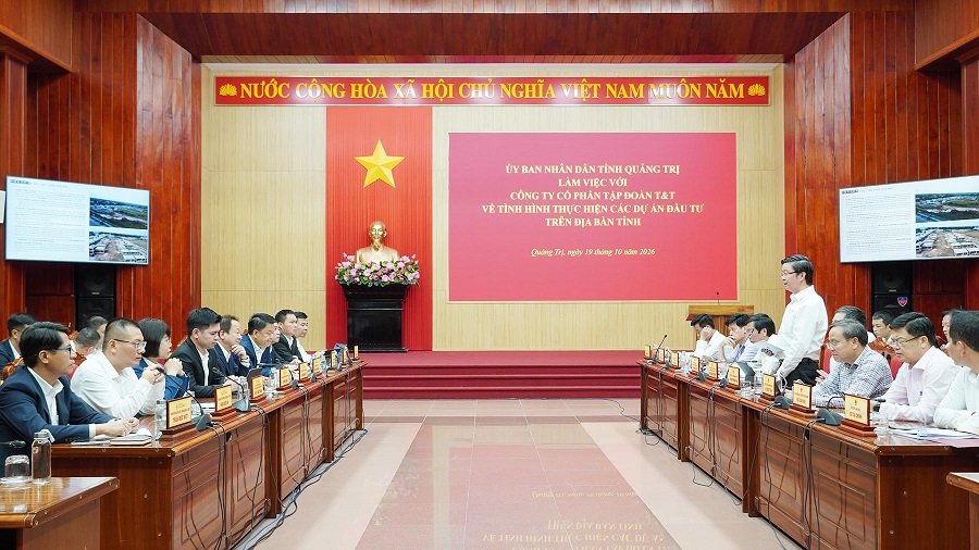 To&agrave;n cảnh buổi l&agrave;m việc