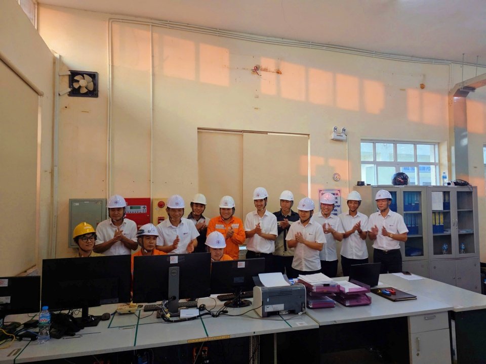 Đóng điện thành công hệ thống BESS tại TBA 110kV Tràng Bạch Đóng điện thành công hệ thống BESS tại TBA 110kV Tràng Bạch