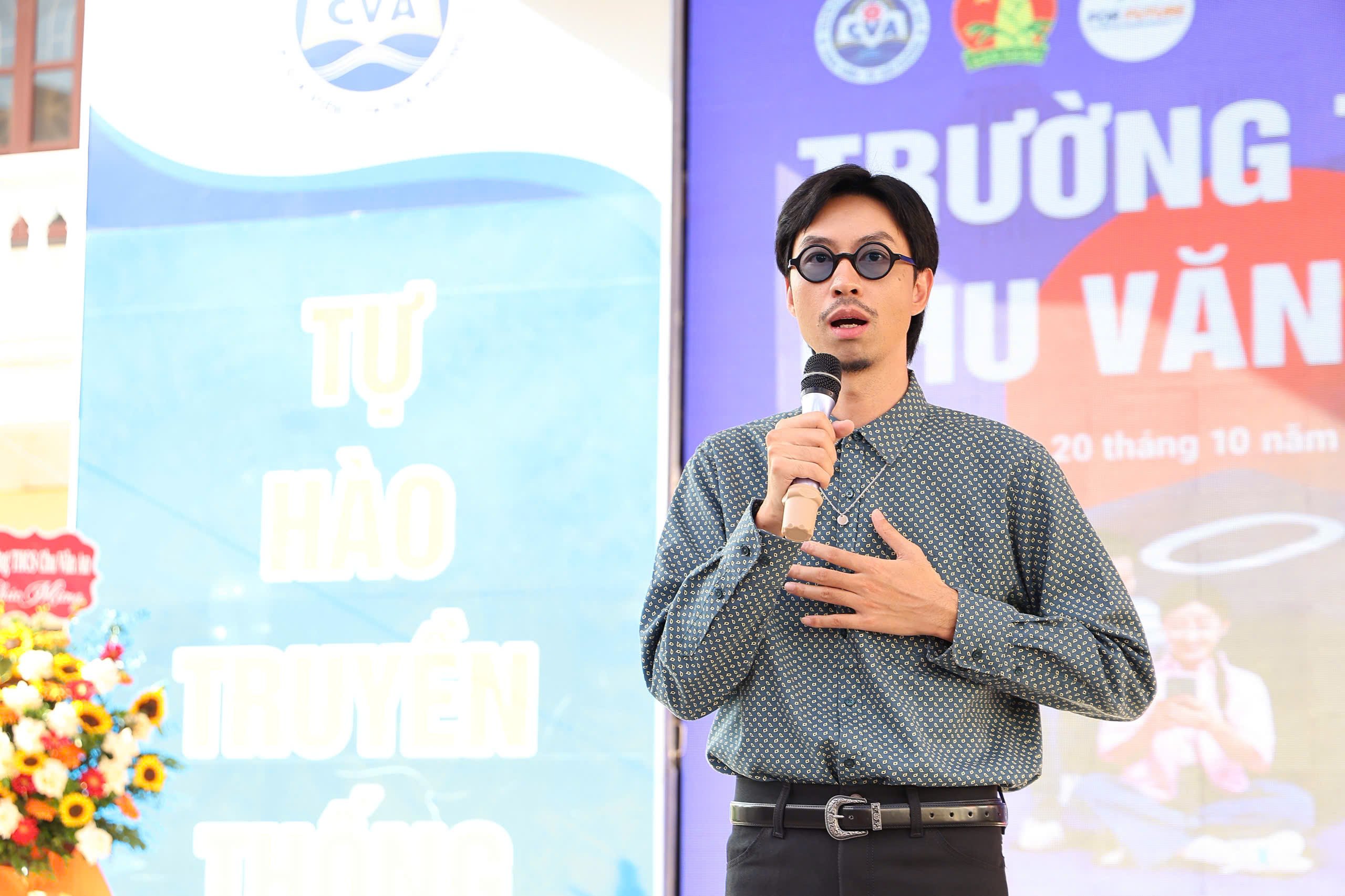 Rapper Đen Vâu giao lưu, chia sẻ thông điệp Rapper Đen Vâu giao lưu, chia sẻ thông điệp
