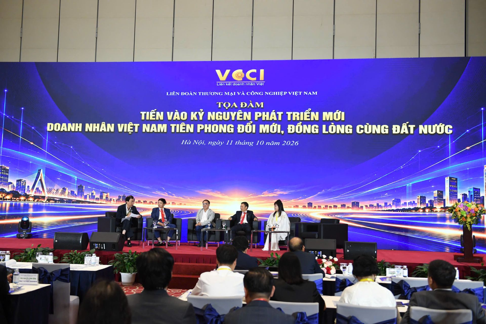 Bà Trần Thu Trang chia sẻ tại Tọa đàm Bà Trần Thu Trang chia sẻ tại Tọa đàm