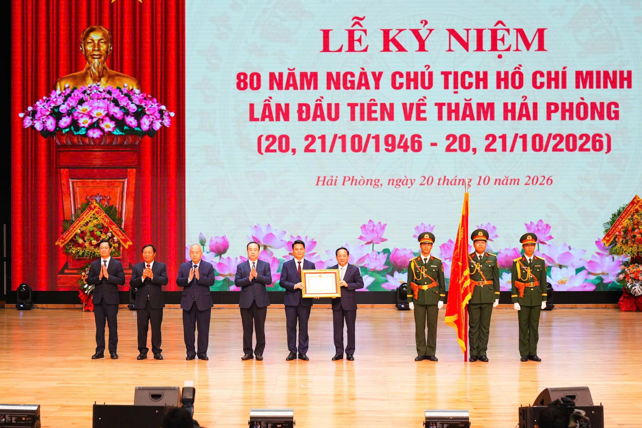 Đảng bộ, chính quyền và Nhân dân thành phố Hải Phòng vinh dự đón nhận Huân chương Lao động hạng Nhất. Đảng bộ, chính quyền và Nhân dân thành phố Hải Phòng vinh dự đón nhận Huân chương Lao động hạng Nhất.