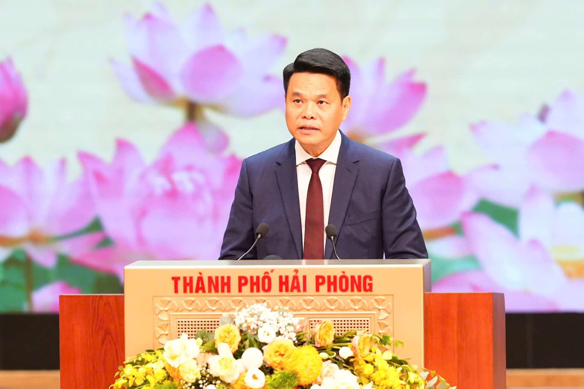 Đồng chí Lê Ngọc Châu, Ủy viên Trung ương Đảng, Bí thư Thành ủy, Trưởng Đoàn đại biểu Quốc hội thành phố Hải Phòng phát biểu. Đồng chí Lê Ngọc Châu, Ủy viên Trung ương Đảng, Bí thư Thành ủy, Trưởng Đoàn đại biểu Quốc hội thành phố Hải Phòng phát biểu.