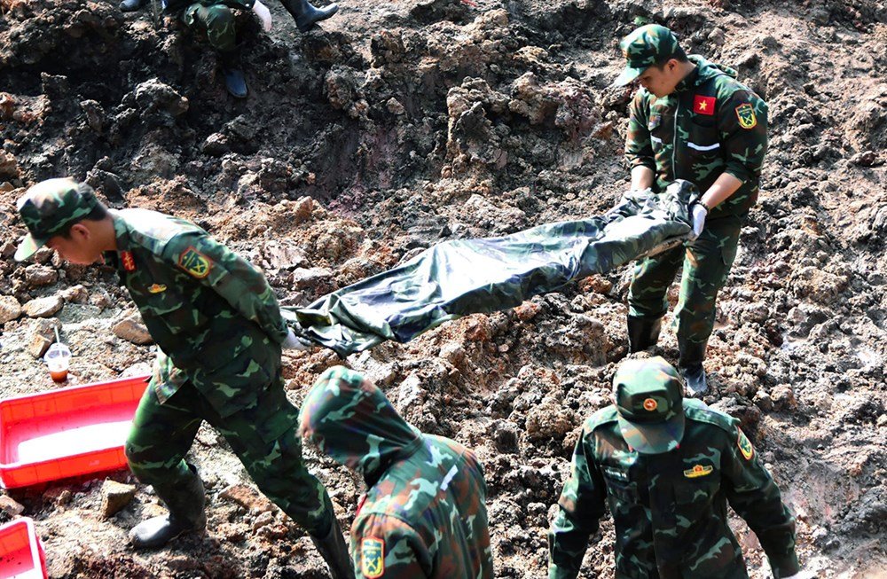 Kết quả tìm kiếm ngày 20.10, lực lượng làm nhiệm vụ đã phát hiện, quy tập thêm 11 bộ hài cốt liệt sĩ Kết quả tìm kiếm ngày 20.10, lực lượng làm nhiệm vụ đã phát hiện, quy tập thêm 11 bộ hài cốt liệt sĩ