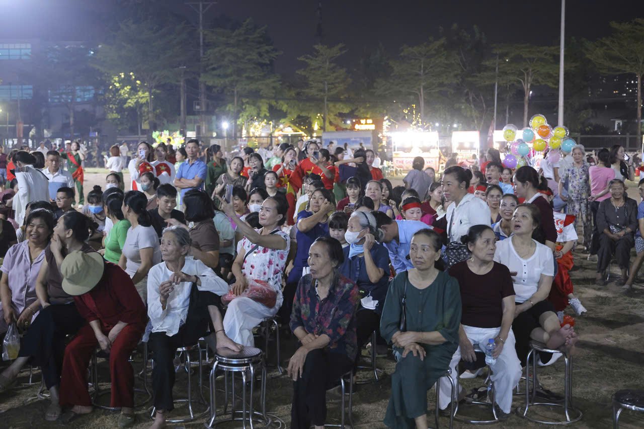Chương trình có sự đón nhận nồng nhiệt của người dân Chương trình có sự đón nhận nồng nhiệt của người dân