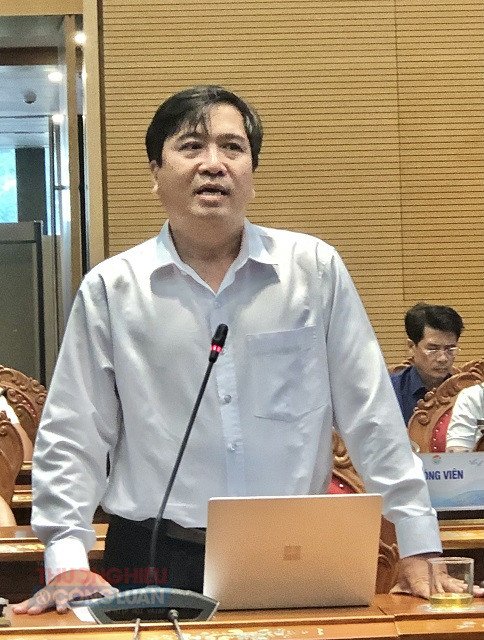 Ph&oacute; Gi&aacute;m đốc Sở Nội vụ tỉnh Gia Lai trả lồi c&acirc;u hỏi của c&aacute;c nh&agrave; b&aacute;o.