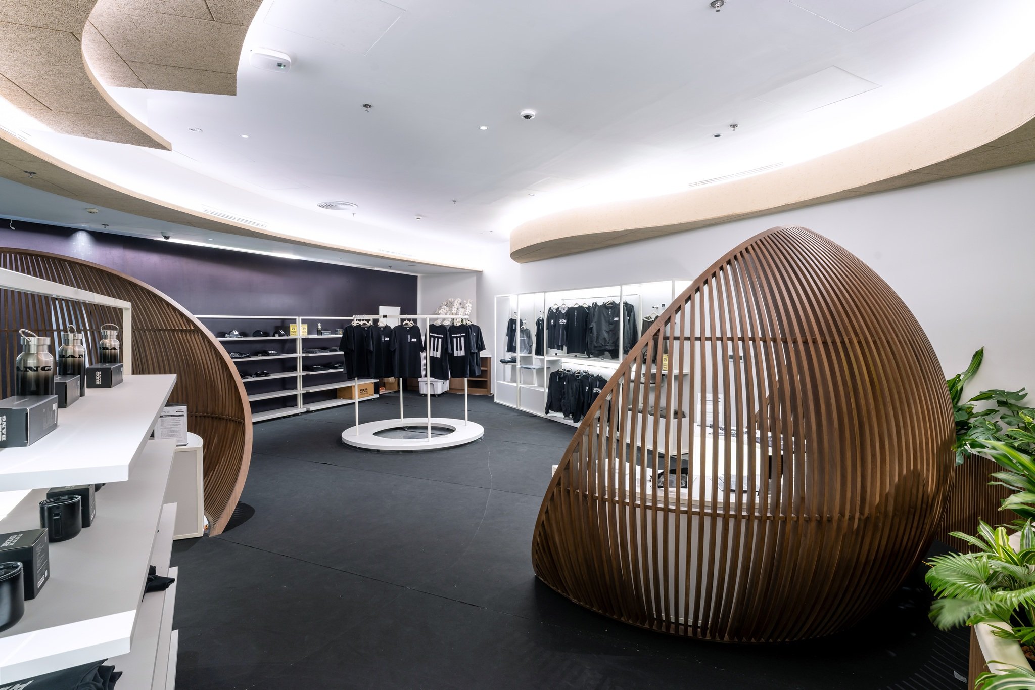 B&ecirc;n trong Pop-up store BIGBANG tại VPBank Flagship