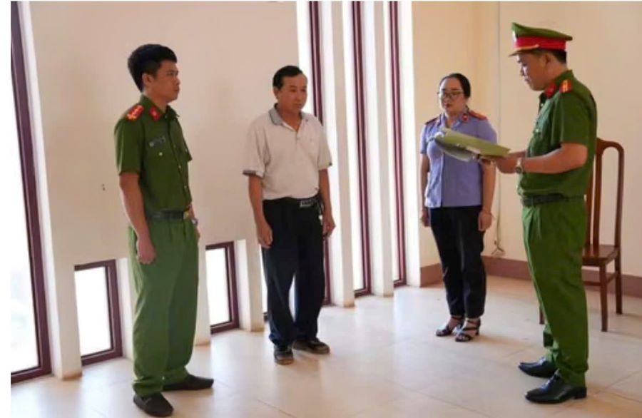 Cơ quan Cảnh sát điều tra Công an tỉnh Gia Lai đã khởi tố vụ án, khởi tố bị can với Nguyễn Thanh Quang (SN 1954, trú tại phường Hội Phú) liên quan đến việc sản xuất hơn 200 kg cà phê giả. Cơ quan Cảnh sát điều tra Công an tỉnh Gia Lai đã khởi tố vụ án, khởi tố bị can với Nguyễn Thanh Quang (SN 1954, trú tại phường Hội Phú) liên quan đến việc sản xuất hơn 200 kg cà phê giả.