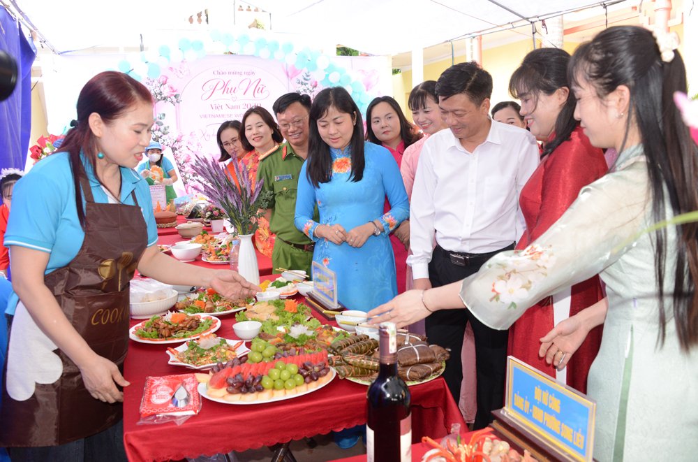 Hội Li&ecirc;n hiệp Phụ nữ phường Song Liễu tổ chức Hội thi nấu ăn.