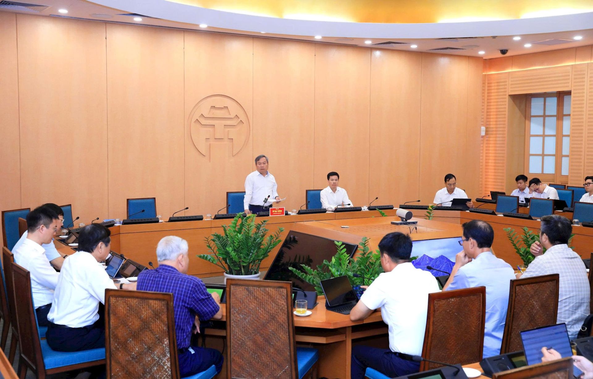 Chủ tịch UBND thành phố Hà Nội Vũ Đại Thắng chủ trì cuộc họp. Chủ tịch UBND thành phố Hà Nội Vũ Đại Thắng chủ trì cuộc họp.