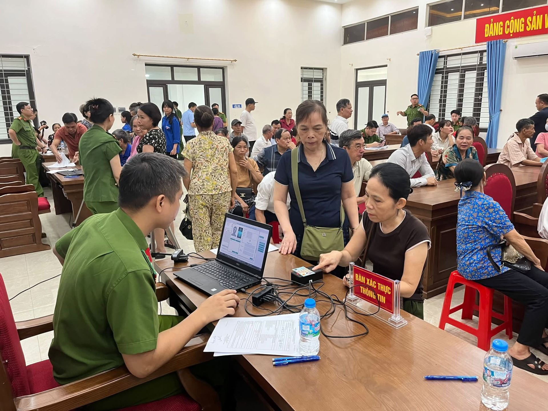 To&agrave;n tỉnh L&agrave;o Cai tổ chức 7 điểm thu nhận mẫu sinh phẩm th&acirc;n nh&acirc;n liệt sĩ, đ&atilde; thu nhận được 3.115/3.188 mẫu, đạt 97,71% kế hoạch