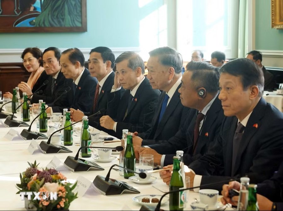 Tổng B&iacute; thư, Chủ tịch nước T&ocirc; L&acirc;m v&agrave; th&agrave;nh vi&ecirc;n đo&agrave;n cấp cao Việt Nam tại cuộc hội kiến Chủ tịch Quốc hội Đan Mạch Henrik Frandsen - Ảnh: TTXVN