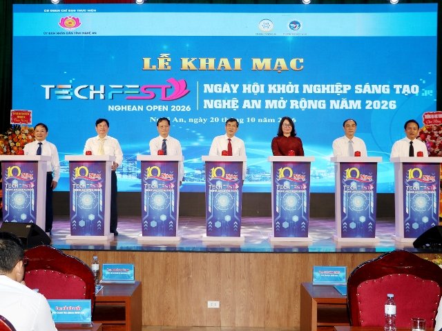 C&aacute;c đại biểu ấn n&uacute;t khai mạc Ng&agrave;y hội Khởi nghiệp tỉnh Nghệ An mở rộng năm 2026.