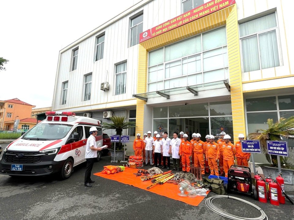 1Điện lực Hải H&agrave; tổ chức diễn tập ph&ograve;ng chống ch&aacute;y nổ v&agrave; cứu nạn cứu hộ