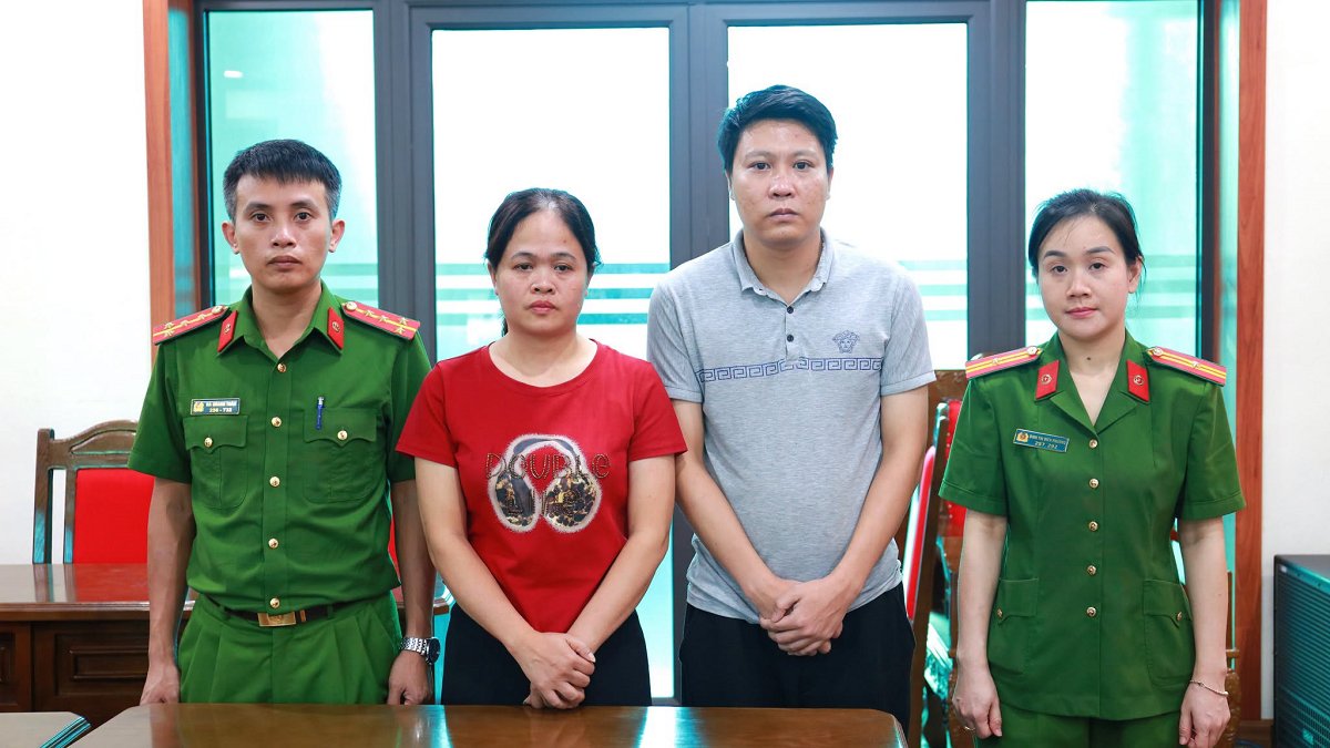 L&ecirc; Thanh Hiển (45 tuổi) v&agrave; Đỗ Kim Chung (44 tuổi, c&ugrave;ng ở phường L&agrave;o Cai)