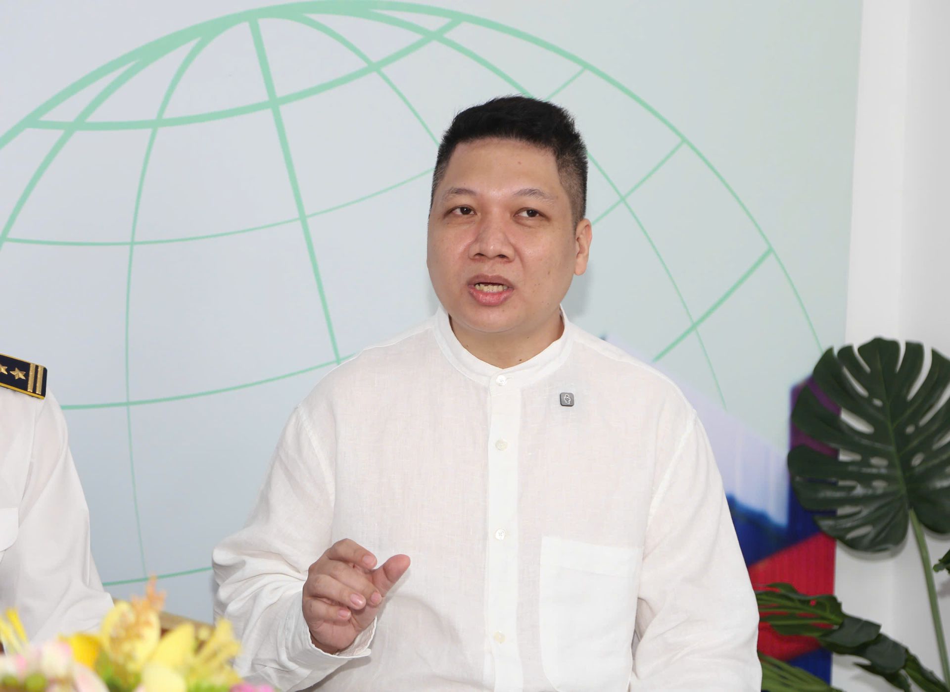 Ở góc độ bảo vệ ngành chăn nuôi trong nước, ông Lê Thế Anh cho rằng vấn đề không chỉ nằm ở lượng thịt nhập khẩu, mà còn ở cách thức so sánh những sản phẩm có cơ cấu giá thành và giá trị thương mại khác nhau. Ở góc độ bảo vệ ngành chăn nuôi trong nước, ông Lê Thế Anh cho rằng vấn đề không chỉ nằm ở lượng thịt nhập khẩu, mà còn ở cách thức so sánh những sản phẩm có cơ cấu giá thành và giá trị thương mại khác nhau.