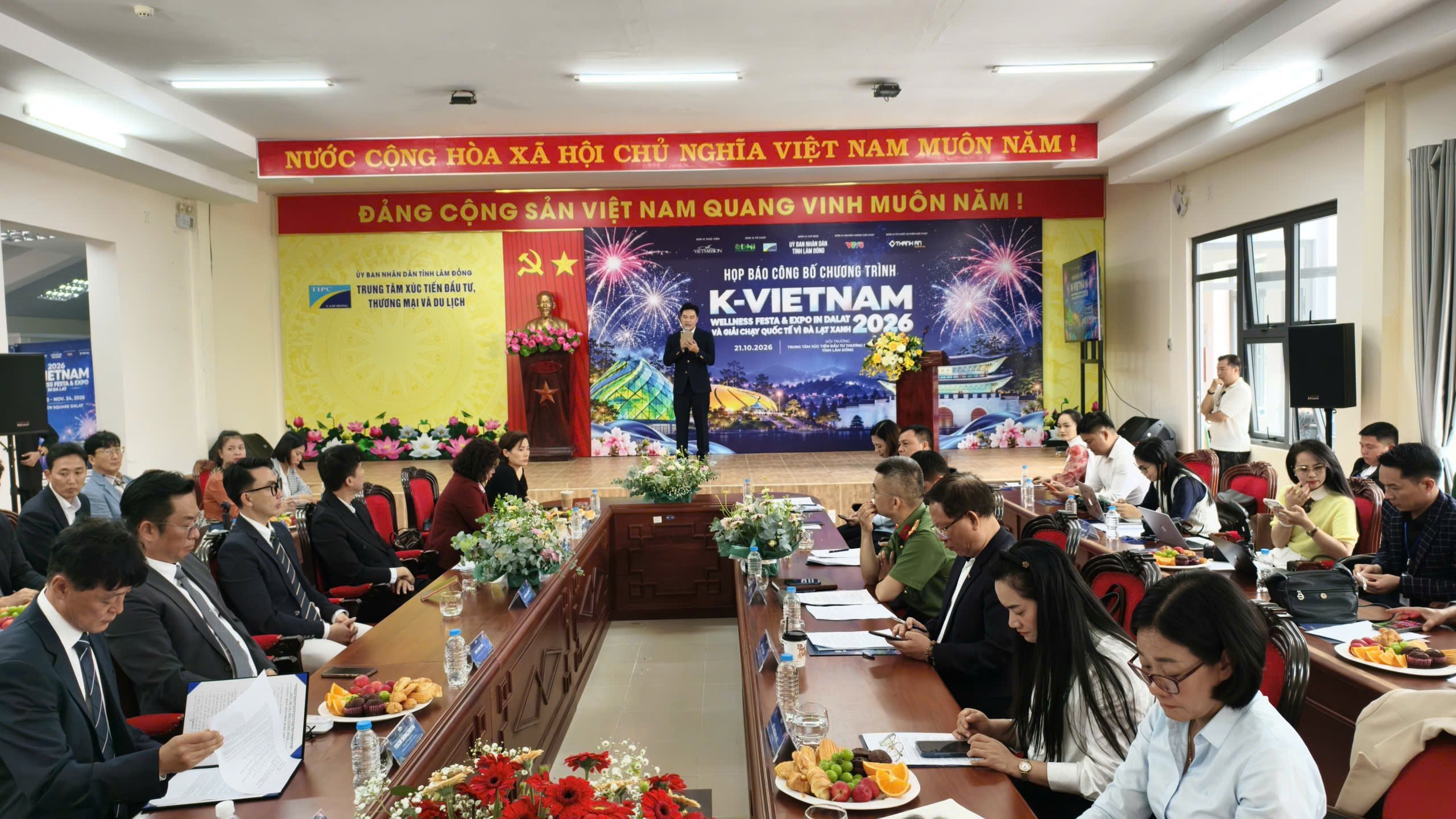 Họp b&aacute;o c&ocirc;ng bố chương tr&igrave;nh &ldquo;K-Vietnam Wellness Festa & Expo in DaLat 2026&rdquo; v&agrave; &ldquo;Giải chạy Quốc tế v&igrave; Đ&agrave; Lạt xanh 2026&rdquo;.