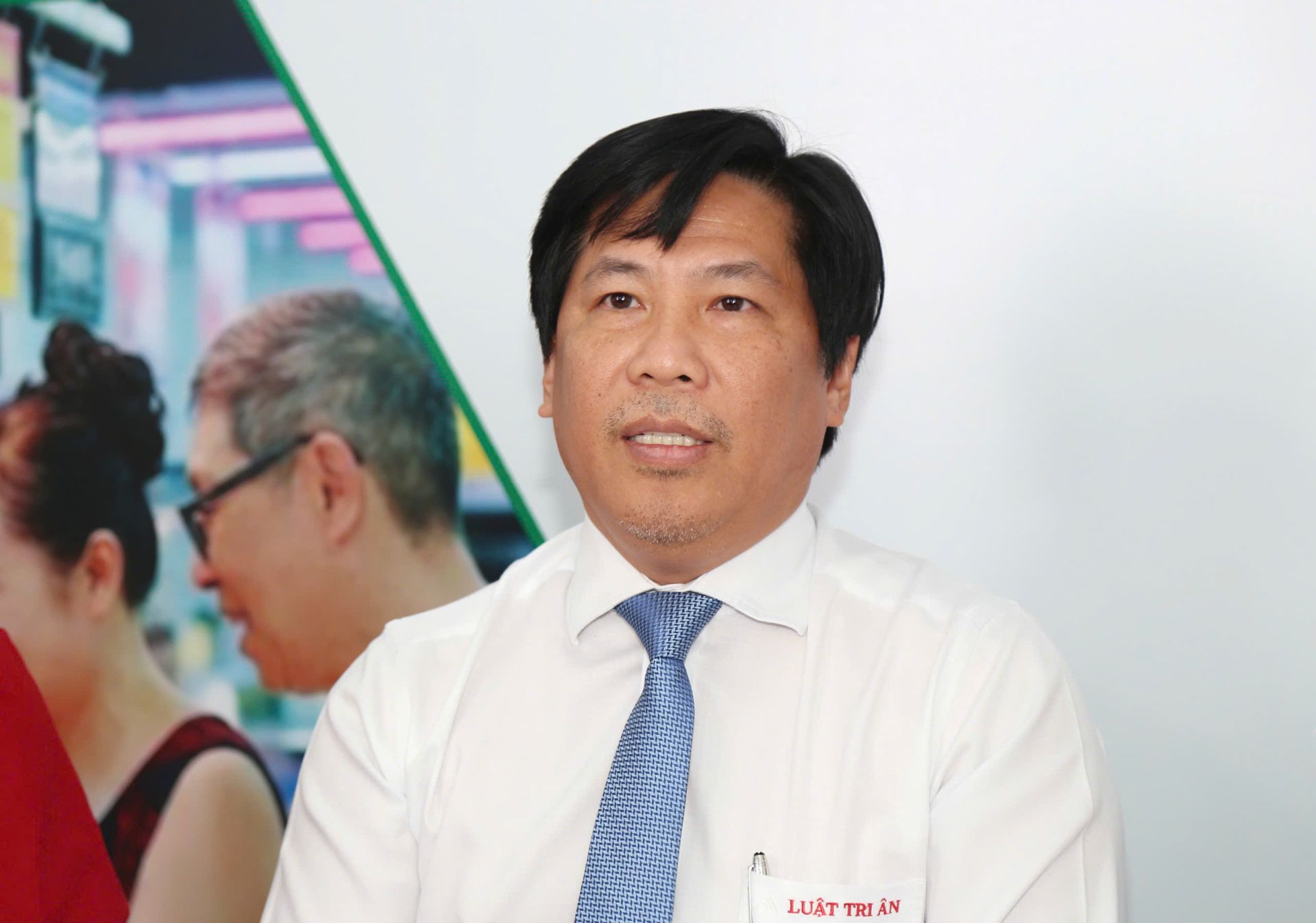 ThS. luật sư Trần Cao Đại Kỳ Quân cho rằng người tiêu dùng cần chủ động tìm hiểu thông tin, kiểm tra nguồn gốc thực phẩm để bảo vệ quyền lợi của mình. ThS. luật sư Trần Cao Đại Kỳ Quân cho rằng người tiêu dùng cần chủ động tìm hiểu thông tin, kiểm tra nguồn gốc thực phẩm để bảo vệ quyền lợi của mình.