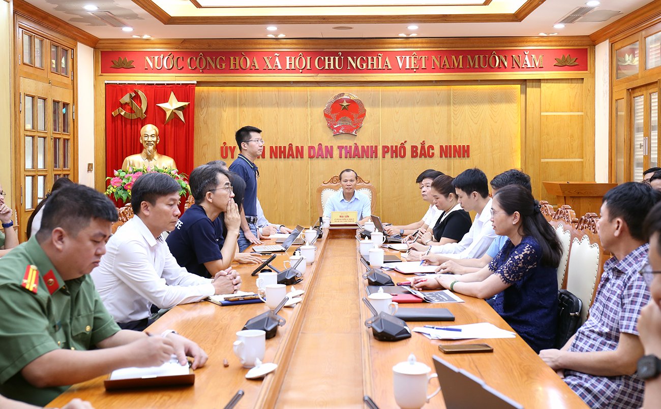 C&aacute;c đại biểu tham dự buổi l&agrave;m việc.