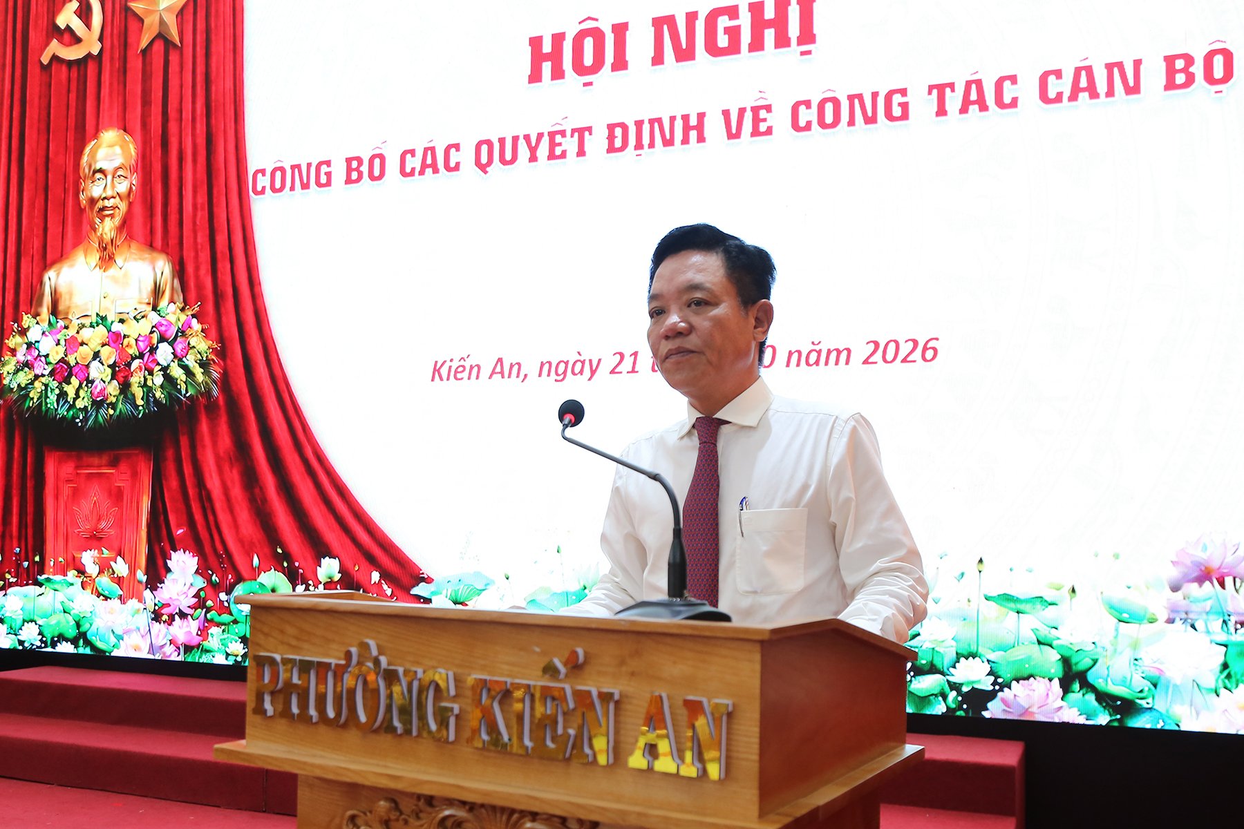 B&iacute; thư Đảng ủy, Chủ tịch HĐND phường Trần Quang Tuấn ph&aacute;t biểu tại Hội nghị.